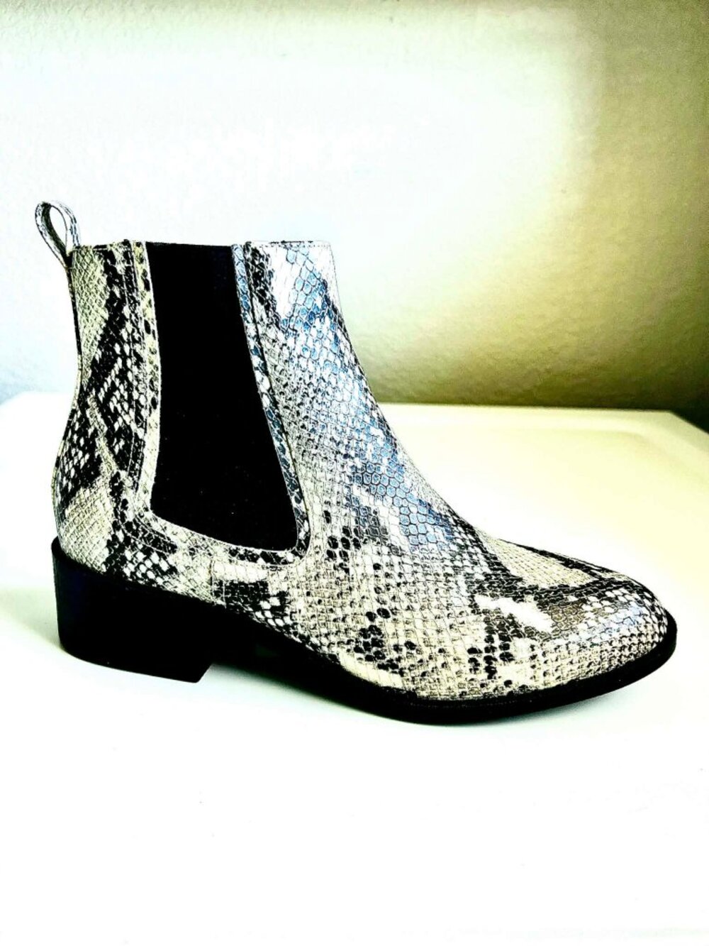 NIB STEVE MADDEN Devan Snakeskin Chelsea Booties Vegan Leather Blk\Cream 9